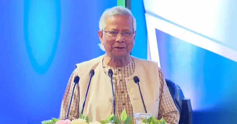 আন্তর্জাতিক অভিবাসী দিবসের অনুষ্ঠানে বক্তব্য রাখছেন প্রধান উপদেষ্টা